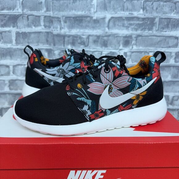 Nike‎ Roshe Run Black Sail Floral Aloha Hawaiian 599432-090 Womens Size 5.5 New - Picture 1 of 7